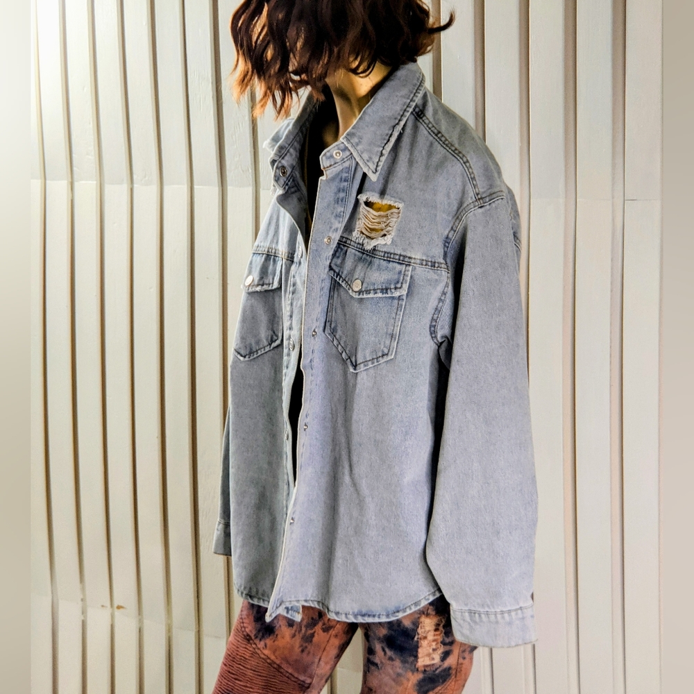 Ci Sono Womens Distressed Denim Jean Curved Hem Pockets Y2K 90s Jacket Shirt Top